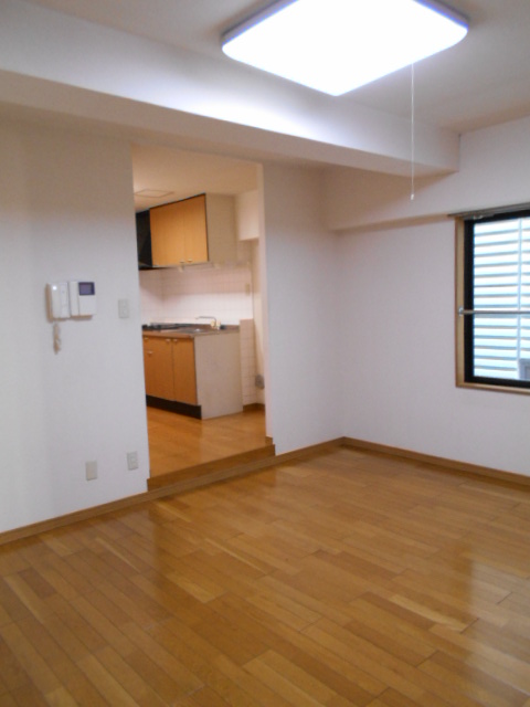 居室・リビング　隣りの号室の画像です多少間取り違います。