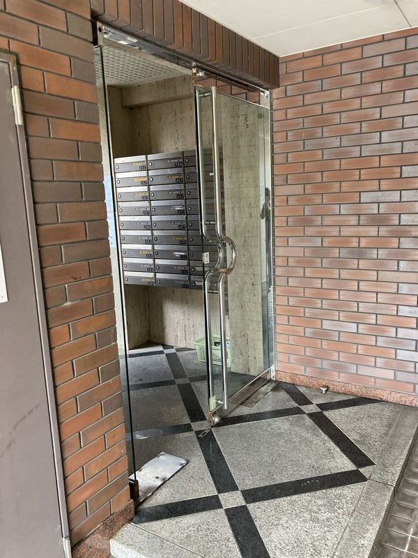 エントランス　エントランスへのアプローチ