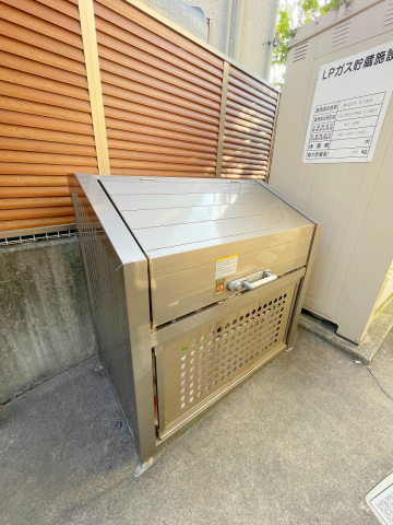 コンビニ　ファミリーマート中野東一丁目店（コンビニ）まで1282m