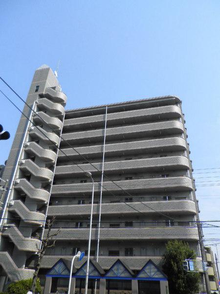 【塩山第二マンションの建物外観】