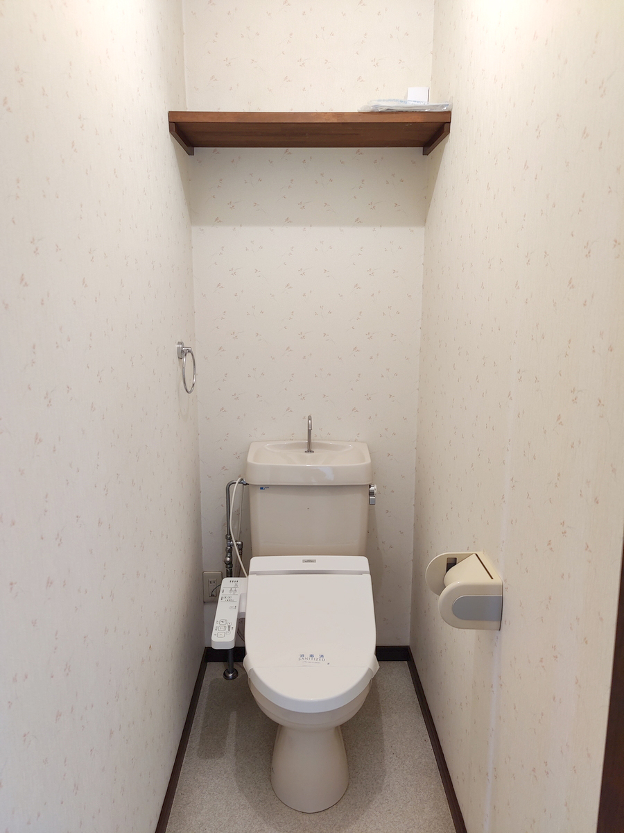 トイレ　トイレ　温水洗浄便座機能付き