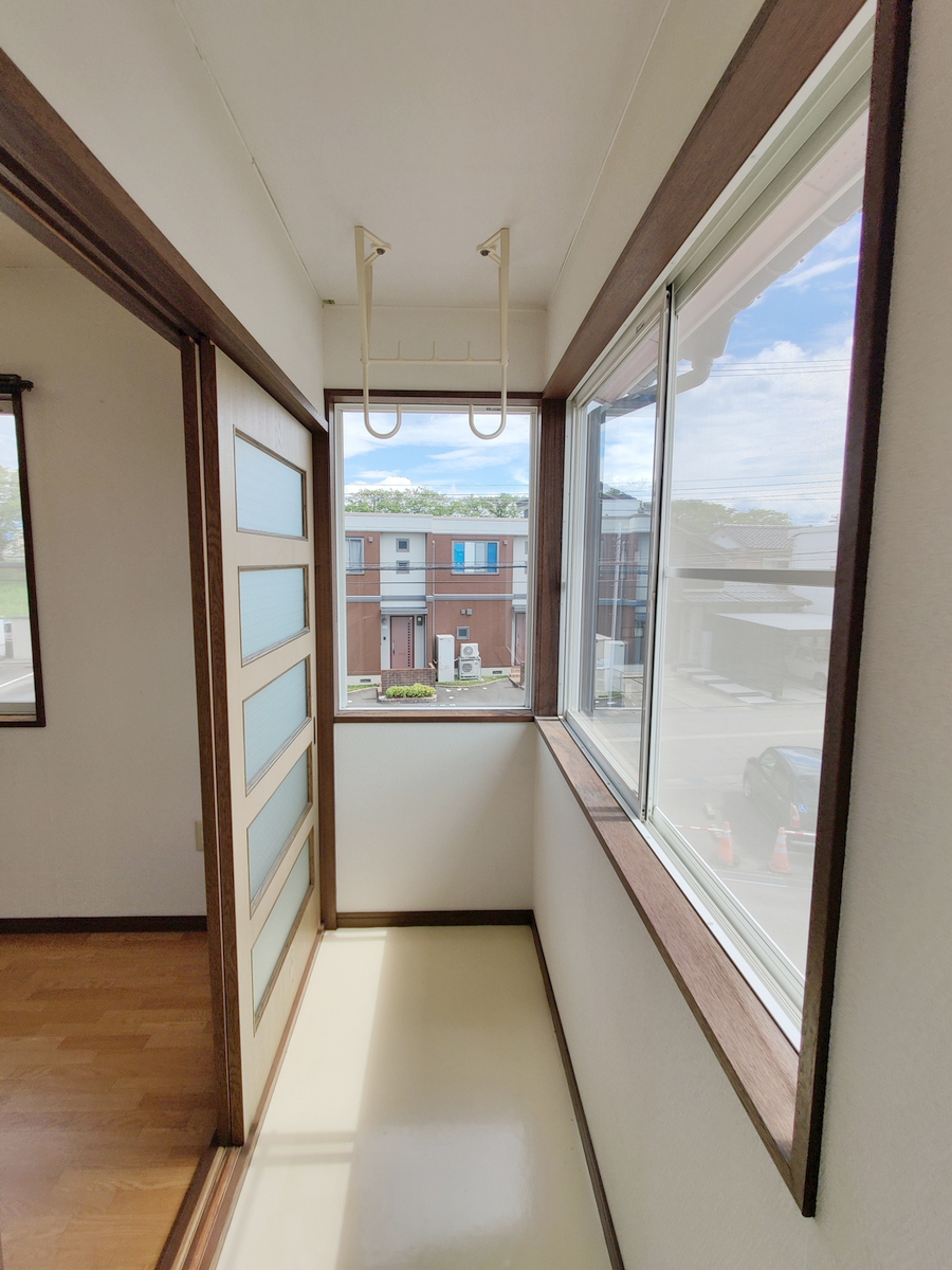 その他部屋・スペース　サンルーム　物干し受けあり