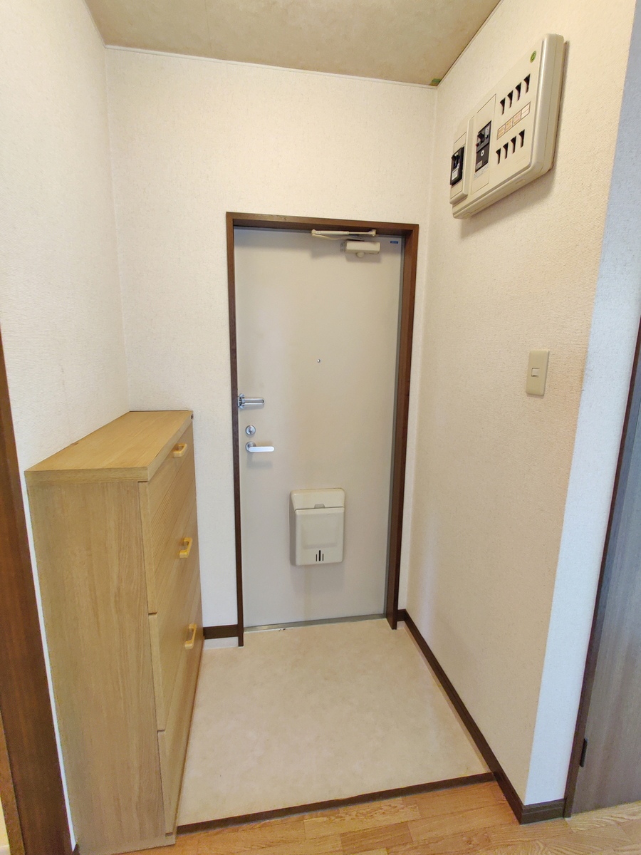 玄関　玄関　靴棚あり