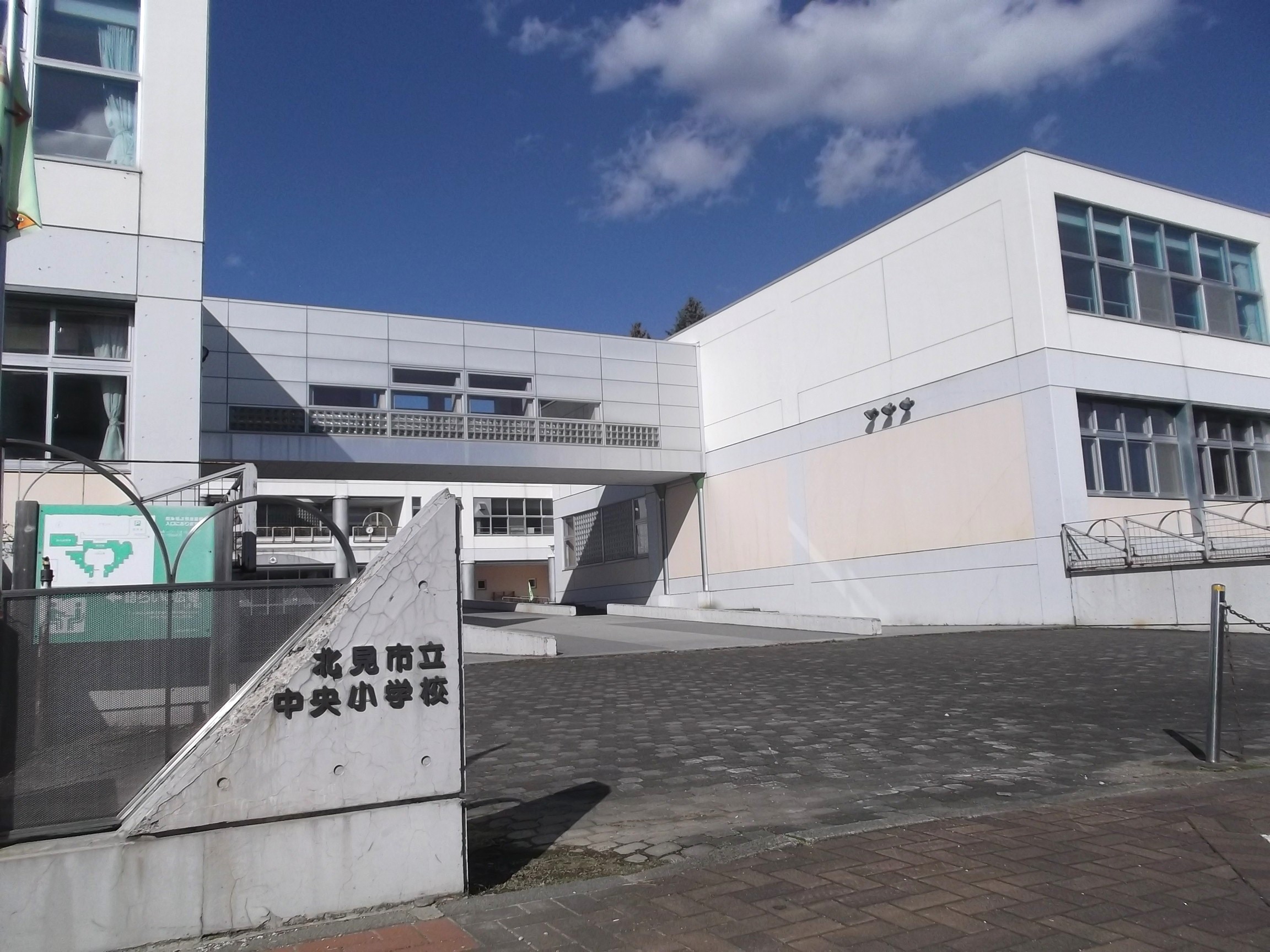 小学校　中央小学校（小学校）まで1140m