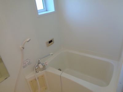 バス・シャワールーム　小窓付き浴室