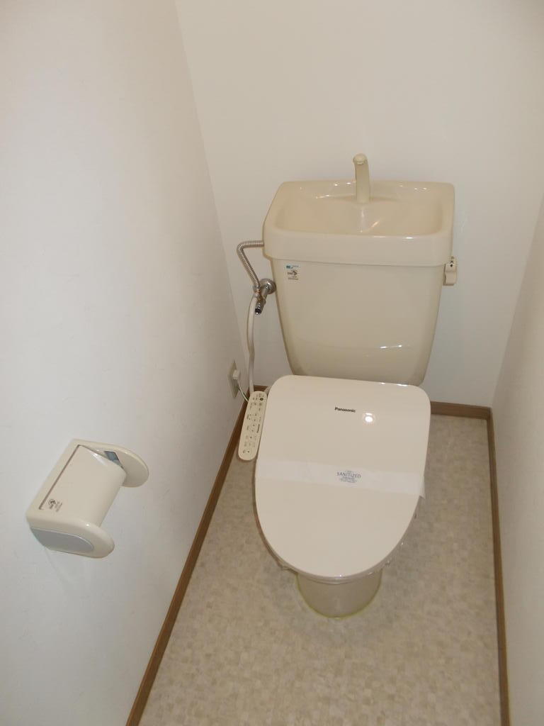 トイレ　温水洗浄便座