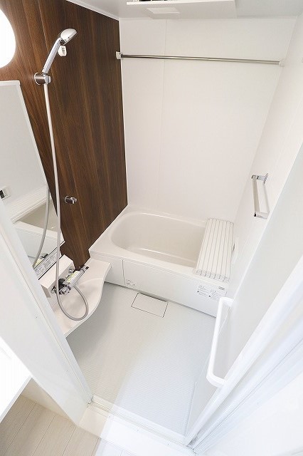 バス・シャワールーム　同物件別部屋です