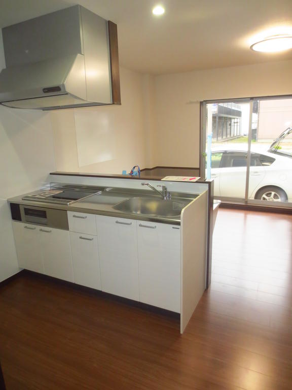 キッチン　オール電化築浅アパート！カウンターキッチンのある居室は１１帖