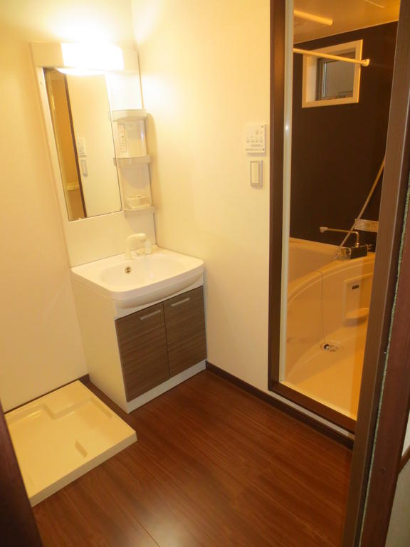 洗面設備　オール電化築浅アパート！カウンターキッチンのある居室は１１帖