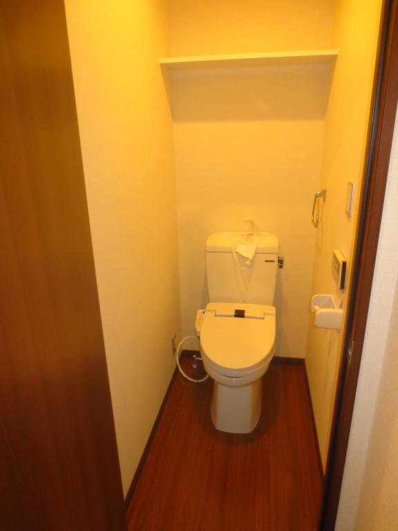 トイレ　オール電化築浅アパート！カウンターキッチンのある居室は１１帖