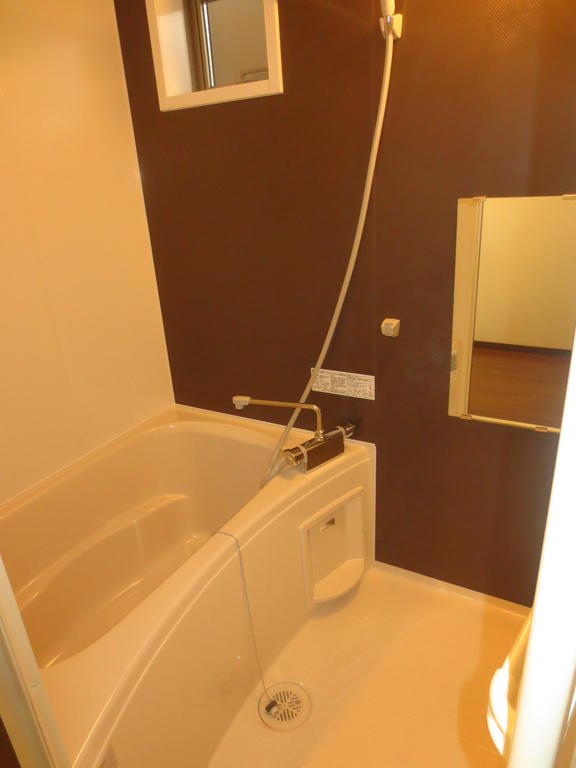 バス・シャワールーム　オール電化築浅アパート！カウンターキッチンのある居室は１１帖