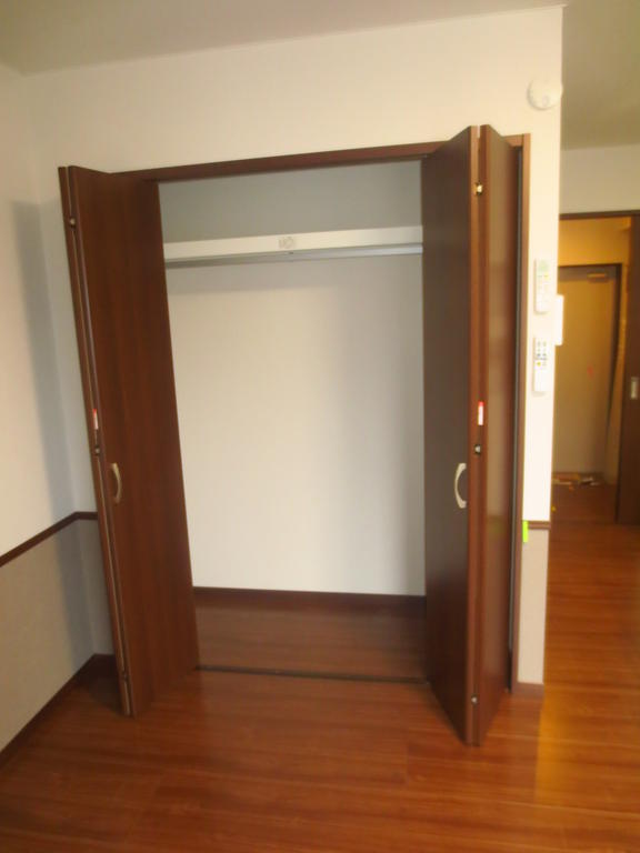 収納　オール電化築浅アパート！カウンターキッチンのある居室は１１帖