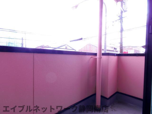 バルコニー　開放的で明るい空間を演出してくれるバルコニーです