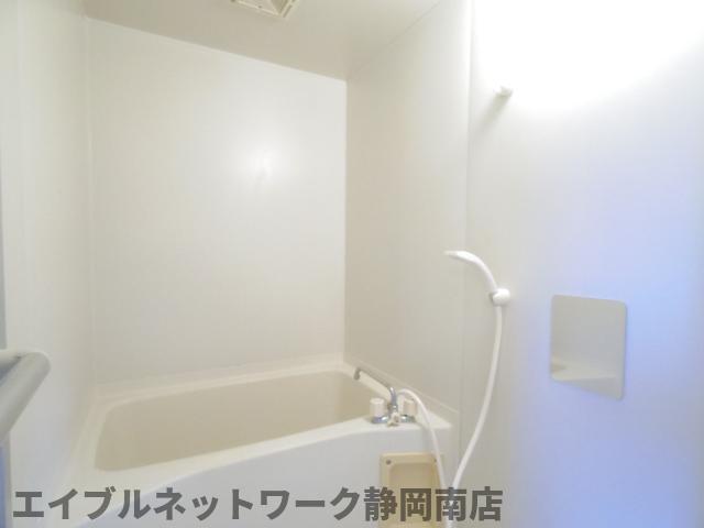 バス・シャワールーム　日々の疲れを癒すお風呂付です