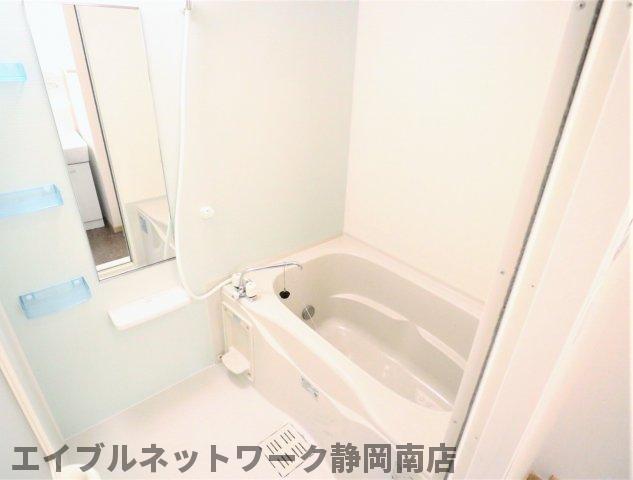 バス・シャワールーム　ゆったり過ごせるお風呂です