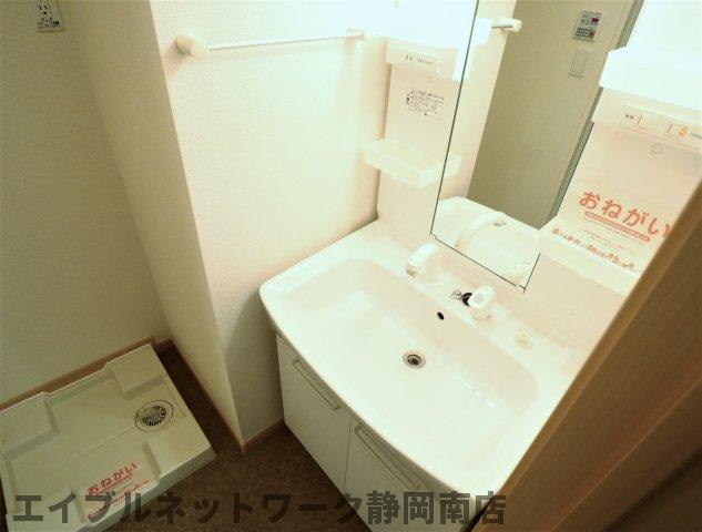 洗面設備　シャワー付き独立洗面台♪