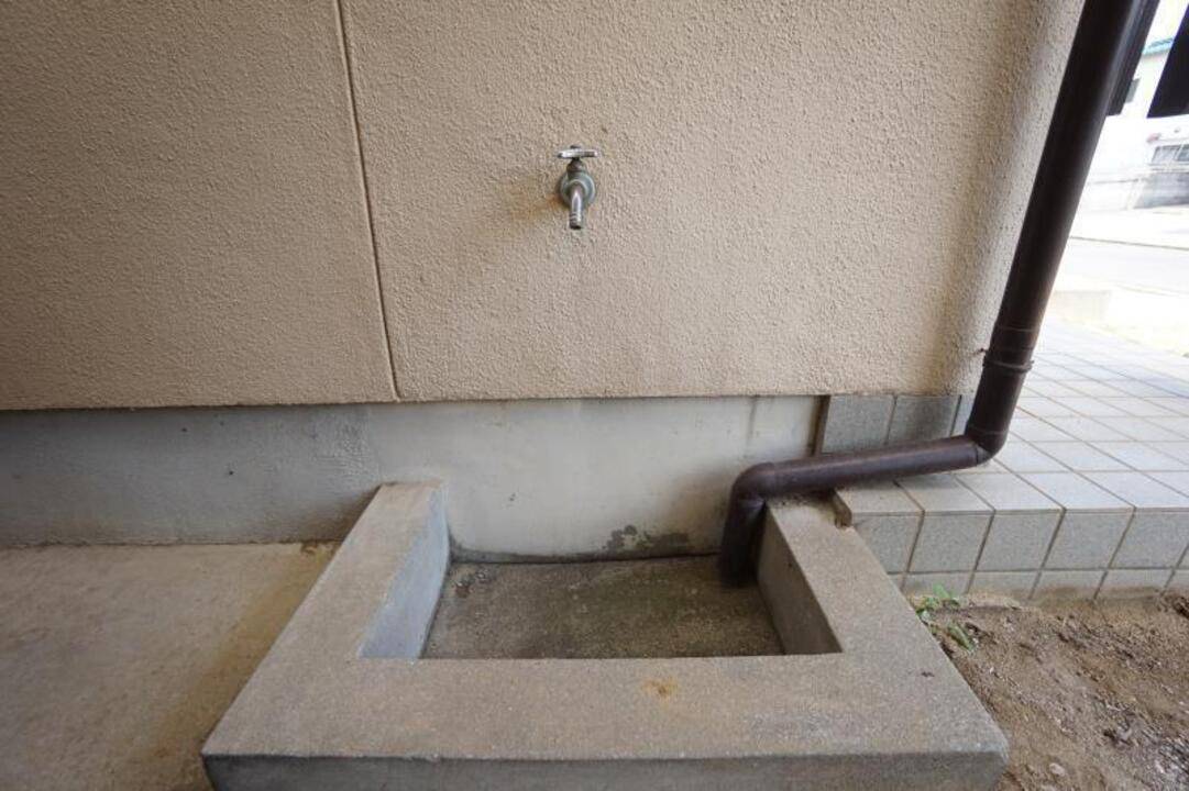バルコニー　外部散水栓