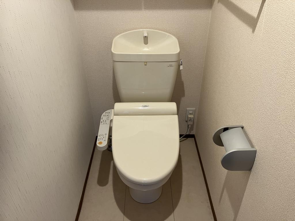 ＪＲ武蔵野線 東浦和駅 徒歩10分 3階建 築12年のトイレ写真