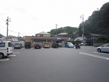 【広島市安佐南区伴中央のアパートのコンビニ】