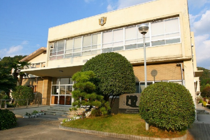 中学校　大白書中学校（中学校）まで1975m