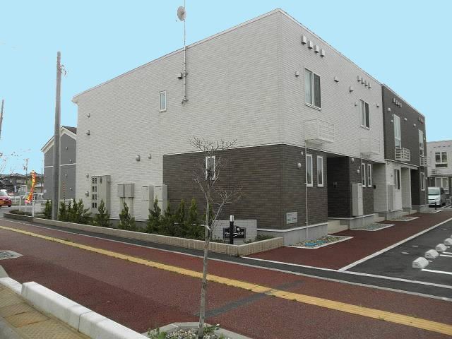 阿賀野市若葉町のアパートの建物外観