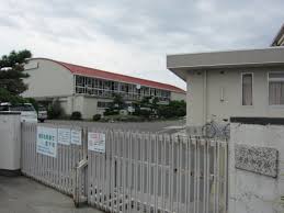 中学校　一宮市立丹陽中学校（中学校）まで355m