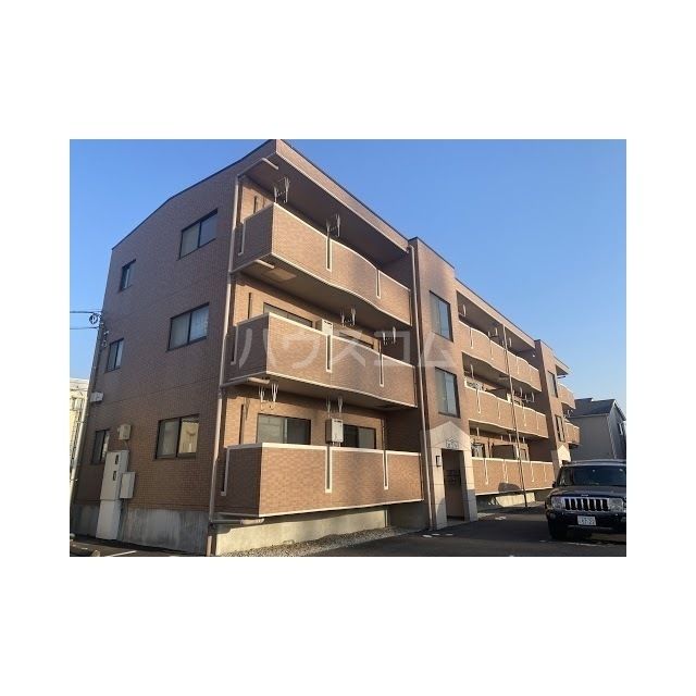 上尾市平塚のマンションの建物外観