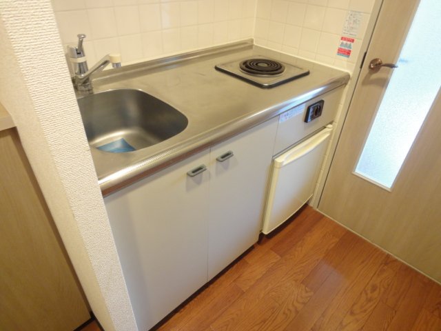 キッチン　同物件別号室の写真