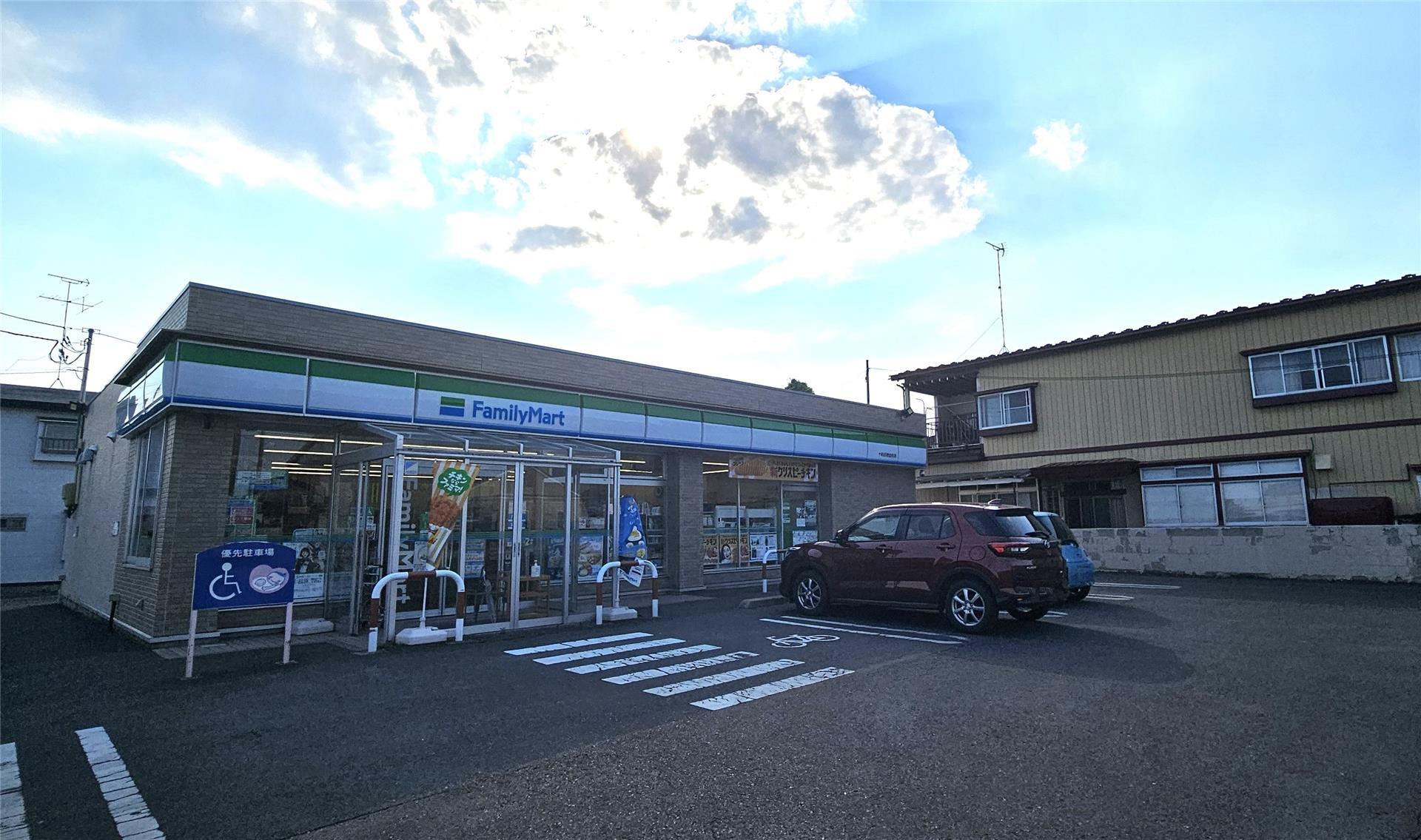 コンビニ　ファミリーマート十和田並木西店（コンビニ）まで189m