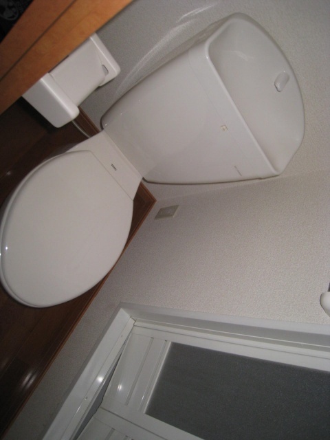 トイレ　同物件、別号室のものです。