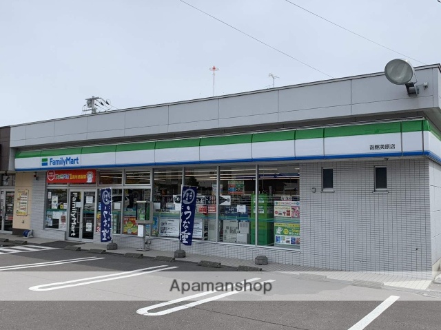 コンビニ　ファミリーマート（コンビニ）まで576m