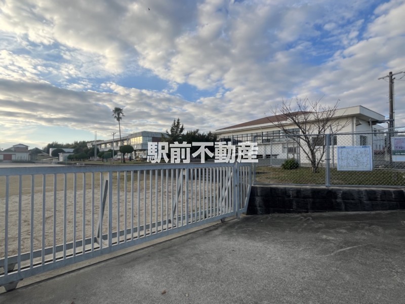 小学校　高道小学校（小学校）まで300m