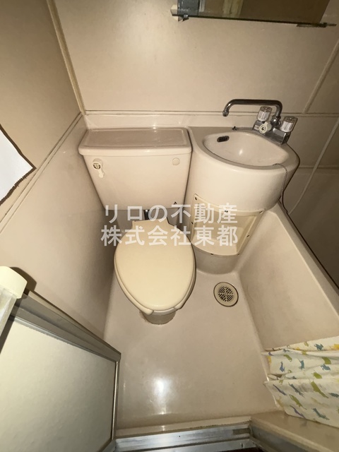 トイレ　白を基調とした空間で清潔感のあるトイレです♪