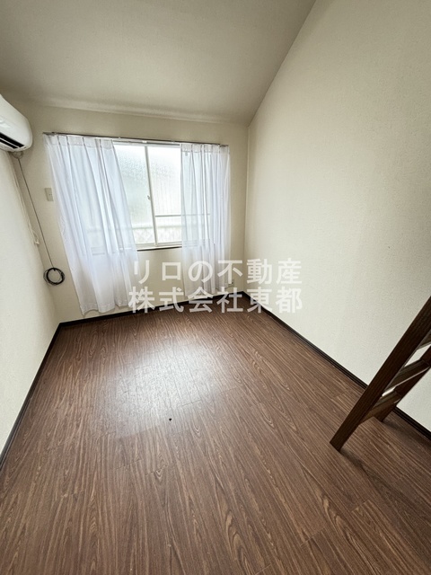 居室・リビング　上品なフローリング仕上げの洋室です！