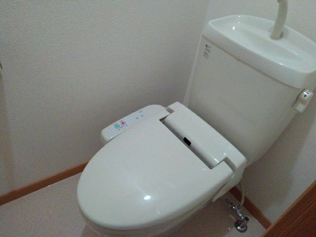 【シャン・ド・フルールIIのトイレ】