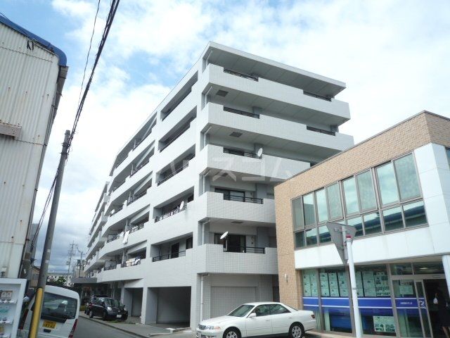 静岡市駿河区聖一色のマンションの建物外観