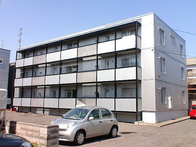 札幌市東区北丘珠四条のマンションの建物外観