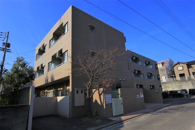 松山市朝日ケ丘のマンションの建物外観