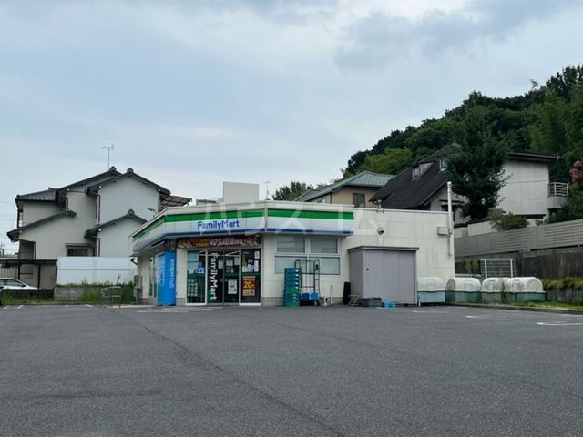 コンビニ　ファミリーマート名東極楽店（コンビニ）まで37m
