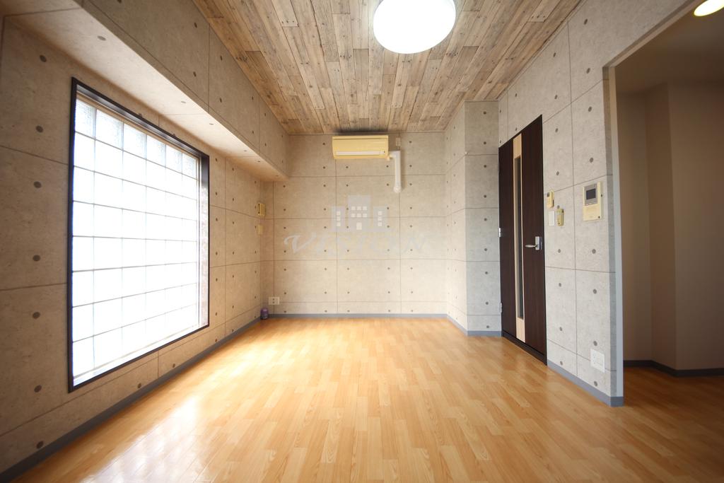 地下鉄千日前線 西長堀駅 徒歩3分 14階建 築19年の居間写真
