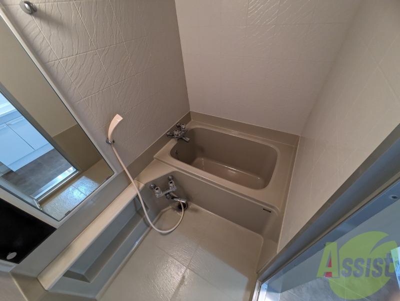 バス・シャワールーム　お風呂になります。一日の疲れを癒してくださいね。