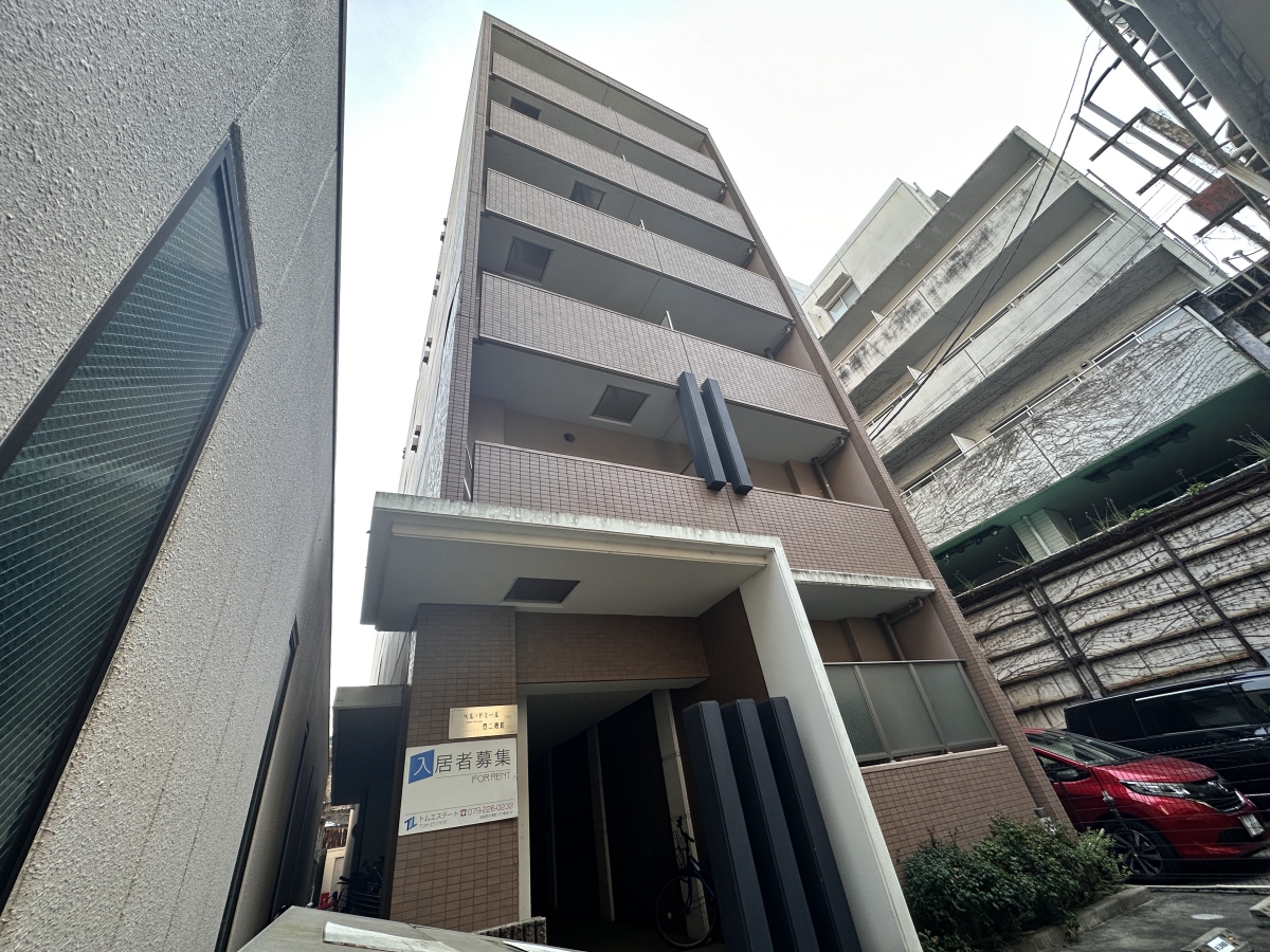 【姫路市西二階町のマンションの建物外観】