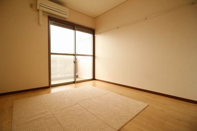 居室・リビング　ザグザグ稲荷町店 451m