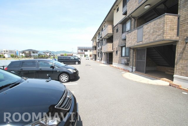 【板野郡藍住町奥野のアパートの駐車場】