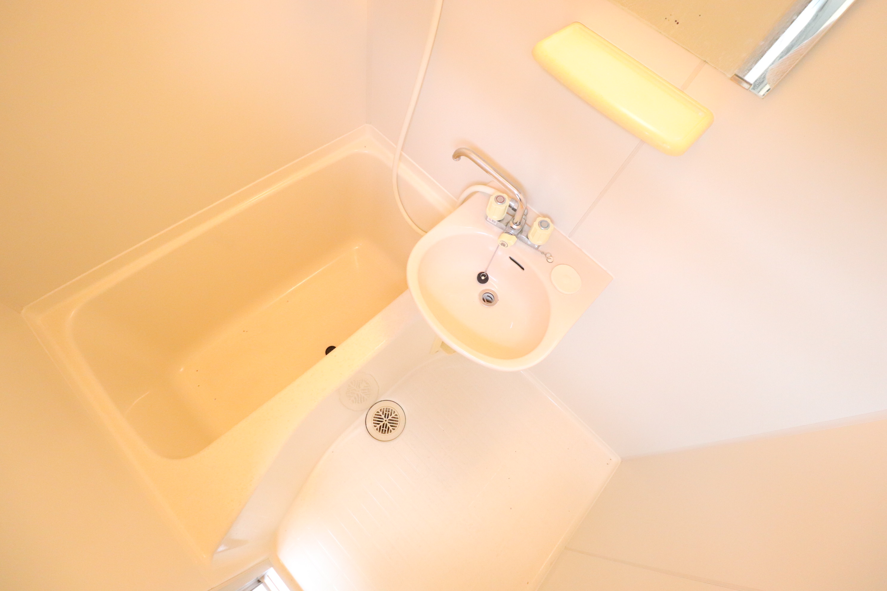 バス・シャワールーム　鏡も付いてます♪