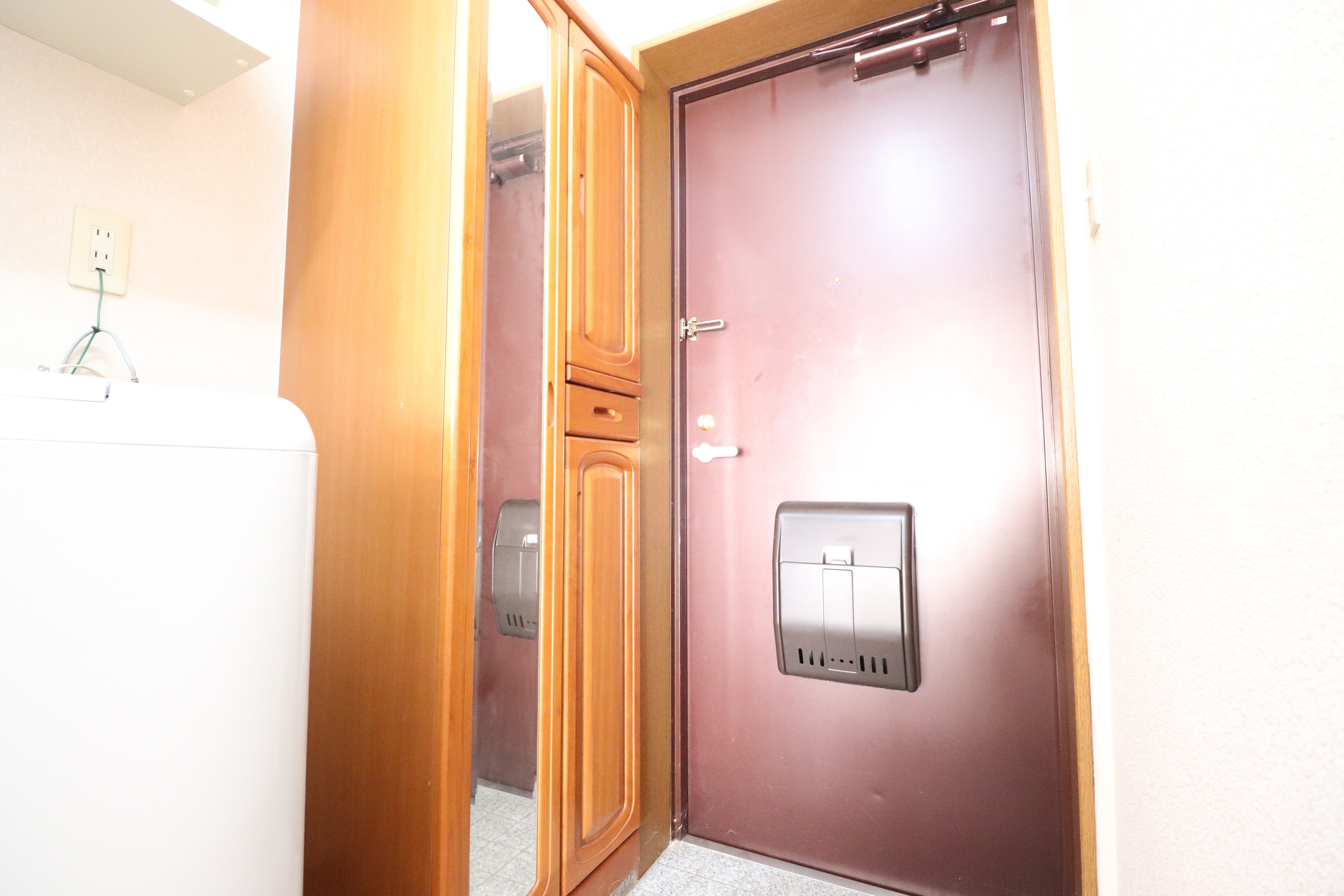 玄関　大きな靴箱もあります♪