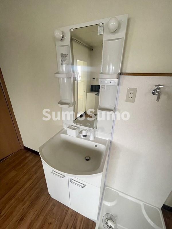 洗面設備　脱衣スペースもあります