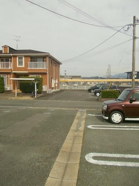 【菊池市西寺のアパートの駐車場】