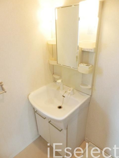 洗面設備　朝の忙しい時間に便利な洗髪化粧台！