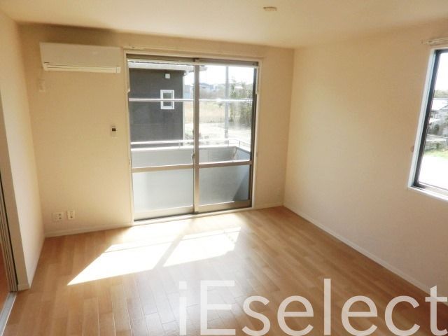 居室・リビング　2面採光の明るいリビング♪